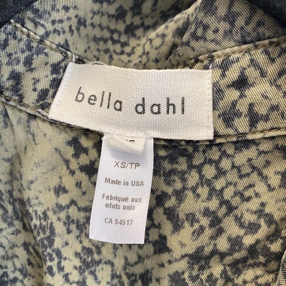 Bella Dahl green khaki snake print blouse - Picture 3 of 4